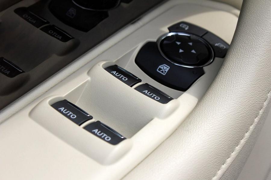  Lincoln MKS EcoBoost 2013 года  (фото 11 из 42)
